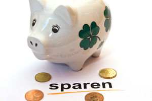 Sparschwein: Deutsche sparen mehr (Foto: pixelio.de/Thorben Wengert)