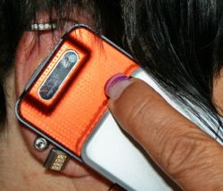 Handy: Begehrtes Objekt für Diebe (Foto. pixelio.de, Grey59)