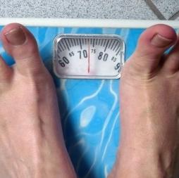 Waage: Gewicht gerät schnell in Vergessenheit (Foto: pixelio.de, S. Rossmann) Waage: Gewicht gerät schnell in Vergessenheit (Foto: pixelio.de, S. Rossmann)