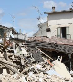 Erdbebenschäden: Nach wie vor viele Tote weltweit (Foto: pixelio.de, Helga Dörk)