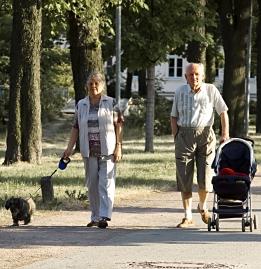 Pensionisten: Gehen weniger Risiko im Alter ein (Foto: pixelio.de, M. Balzer) Pensionisten: Gehen weniger Risiko im Alter ein (Foto: pixelio.de, M. Balzer)