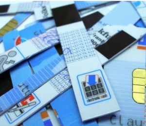 Ausgediente Plastikkarten: Ziel von Dwolla (Foto: pixelio.de, Claudia Hautumm)