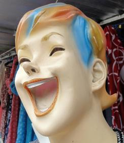 Lachendes Gesicht: Emotionen wirken im Gehirn nach (Foto: pixelio.de, S. Barth)
