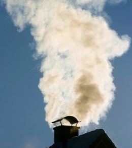 Rauchfang: Neben CO2 auch andere Abgase klimaschädlich (Foto: pixelio.de/wrw)