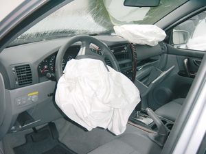 Geplatzter Airbag: Honda startet Rückrufaktion (Foto: pixelio.de/R. Dietermann)