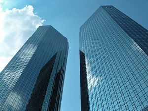 Deutsche Bank: Beachtung von Regularien wichtig (Foto: pixelio.de/J. Sabel)