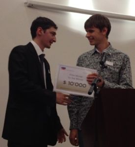 Ramil Kashapov gets cash prize from Danil Kozyatnikov (free to use)