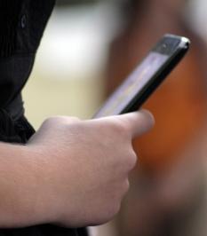 Handy: Call-Center-Branche muss sich neu erfinden (Foto: pixelio.de/Havlena)
