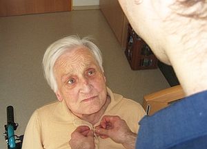 Pflege: Den Patient als Menschen wahrnehmen (Foto: pixelio.de/Altmann)