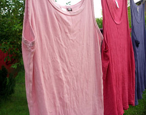 Kleidung: Neue Stoffe reinigen sich von alleine (Foto: pixelio.de/kühl)