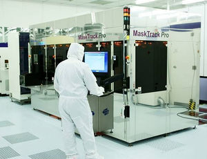 Produktion: Süss Microtec mit Zahlenkorrektur (Foto: Süss Microtec) Produktion: Süss Microtec mit Zahlenkorrektur (Foto: Süss Microtec)