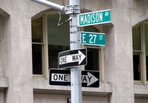 Straßenschilder: Werbebranche ist optimistisch (Foto: pixelio.de/Rainer Sturm)