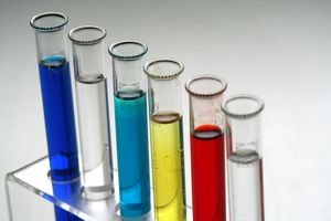 Reagenzgläser: Mega-Fusion in der US-Pharmabranche (Foto: pixelio.de/R.v. Melis)