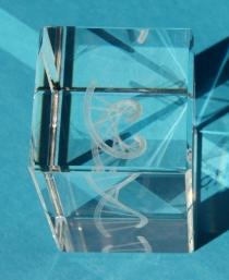 DNA in Plexiglas gelasert: sagt Alter voraus (Foto: pixelio.de, roede007)