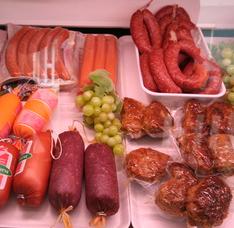 Wursttheke: Verarbeitetes Fleisch riskant (Foto: pixelio.de, andi-h)