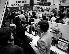 CES-Frühzeit: Großer Rummel um die neueste Technik (Foto: CEA) CES-Frühzeit: Großer Rummel um die neueste Technik (Foto: CEA)