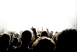 Konzert: Berühmtheit im Pophimmel währt kurz (Foto: pixelio.de/Bluefeeling)