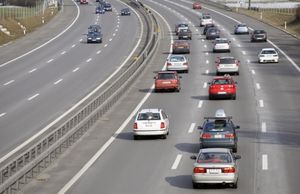 Autobahn: Fahrspur-Erkennung ist noch zu unzuverlässig (Foto: pixelio.de/michel)