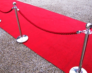 Roter Teppich: Wer nur gefeiert werden will, bezahlt dafür (Foto: pixelio/Sturm)
