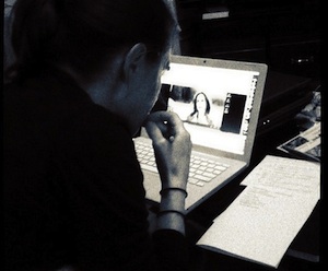 Soziale Entwicklung: Videochats reichen nicht aus (Foto: flickr.com/y2bk)