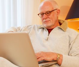 Digital Resident: Online-Kompetenz bei Senioren (Foto: pixelio.de, berlin-pics)