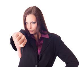 Daumen runter: viele Tweets kommen schlecht an (Foto:pixelio.de, B. Thorn) 