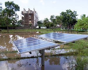 Photovoltaik-Anlage: Option in Entwicklungsländern (Foto: FLickr/Pwrdf)