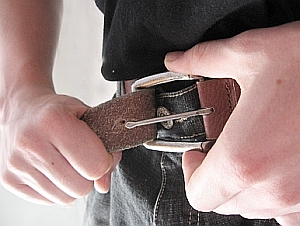 Ein Loch enger: Krise bremst Konsumlaune in Europa (Foto: pixelio.de/Groß) Ein Loch enger: Krise bremst Konsumlaune in Europa (Foto: pixelio.de/Groß)