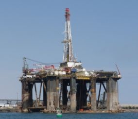 Erdöl-Förderung: wird im Iran seltener (Foto: pixelio.de, Dieter Schütz) Erdöl-Förderung: wird im Iran seltener (Foto: pixelio.de, Dieter Schütz)