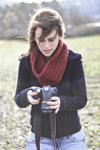 Fotografin: Olympus mit Verlust (Foto: pixelio.de/Julien Christ)