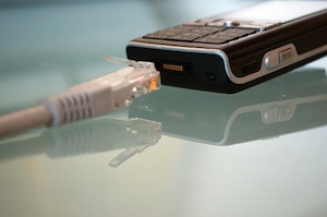 Internet am Handy: Die Nutzung steigt (Foto: flickr.com/armandoalves)