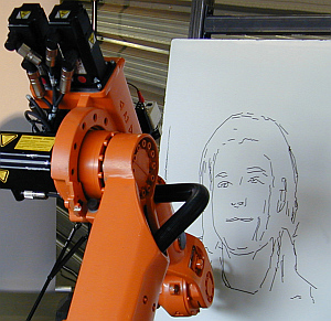 Kunst: Umprogrammierter Industrie-Roboter erstellt Porträts (Foto: IOSB) Kunst: Umprogrammierter Industrie-Roboter erstellt Porträts (Foto: IOSB)