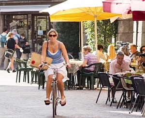 Rad statt Auto: Mobilitätstrend fördert Lebensqualität (Foto: pixelio/Rainbow)