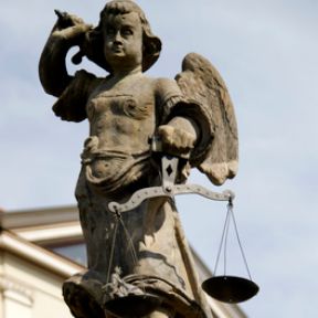 Gerechtigkeit: auch für Anwälte (Foto: pixelio.de, Karl-Heinz Laube)