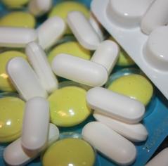 HIV-Präparat: Politik will Verbreitung eindämmen (Foto: pixelio.de, B. Klack)