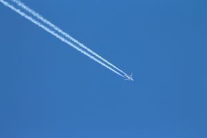 Flugzeug: Deutsche sind Reiseweltmeister (Foto: pixelio.de/Wolfgang Dirscherl)