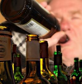 Alkoholiker: LSD könnte Verlangen eindämmen (Foto: pixelio.de, Gerd Altmann)