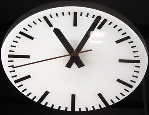 Uhr: Arbeitszeitwünsche variieren stark (Foto: pixelio.de/Dirscherl)