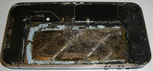 IPhone nach Explosion (Foto: KUERT)