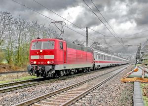 Zug: Deutsche Bahn macht Gewinn (Foto: pixelio.de/Uwe Schwarz) Zug: Deutsche Bahn macht Gewinn (Foto: pixelio.de/Uwe Schwarz)