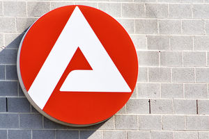 Arbeitsamt: Arbeitslosigkeit sinkt 2012 (Foto: pixelio.de/Matthias Balzer) Arbeitsamt: Arbeitslosigkeit sinkt 2012 (Foto: pixelio.de/Matthias Balzer)