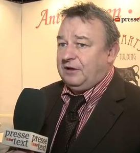 Arnold Demolsky: Aussteller bietet Antiquitäten-Schätzung (Foto: pressetext.tv)