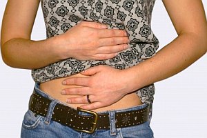 Bauchweh: als Dauerleiden oft psychische Ursachen (Foto: pixelio.de/Hofschläger)