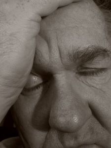 Erschöpft: Arbeitnehmer sind völlig überfordert (Foto: pixelio.de/Gerd Altmann)