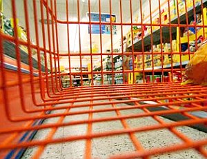 Einkaufswagen: Zu viele Lebensmittel im Korb (Foto: aboutpixel/MrNico)