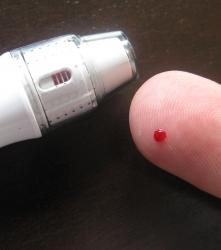 Blutzucker-Test: Diabetiker wissen nicht um Risiko (Foto: pixelio.de, Horn)