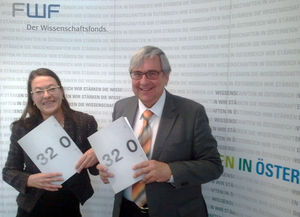 Dorothea Sturn und Christoph Kratky mit FWF-Jahresbericht 2011 (Foto: S. Renlom)