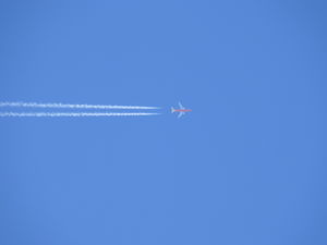 Flugzeug: Milliardendeal für Airbus (Foto: pixelio.de/Jörg Sabel)