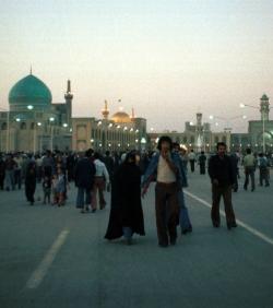 Moschee im Iran: Führung bietet Öl zu Diskontpreisen an (Foto: pixelio.de/Jerzy)