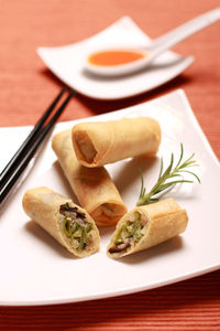 Frühlingsrollen: Versicherer Ergo setzt auf China (Foto: pixelio.de/B. Thorn)